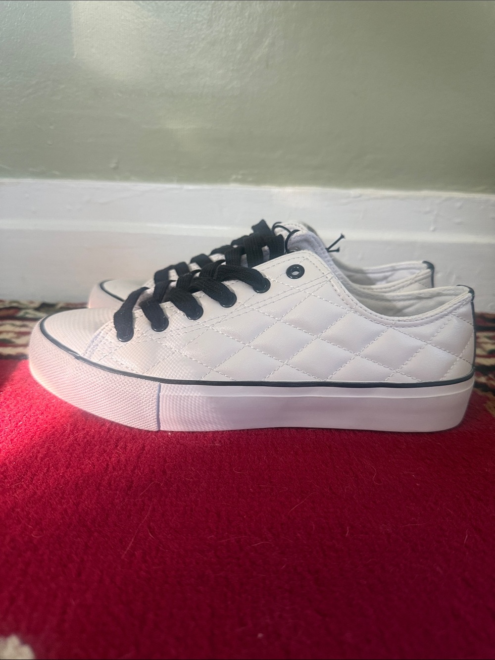 Torrid Women’s White Quilted Sneakers with Black Laces Sz 8 NWT